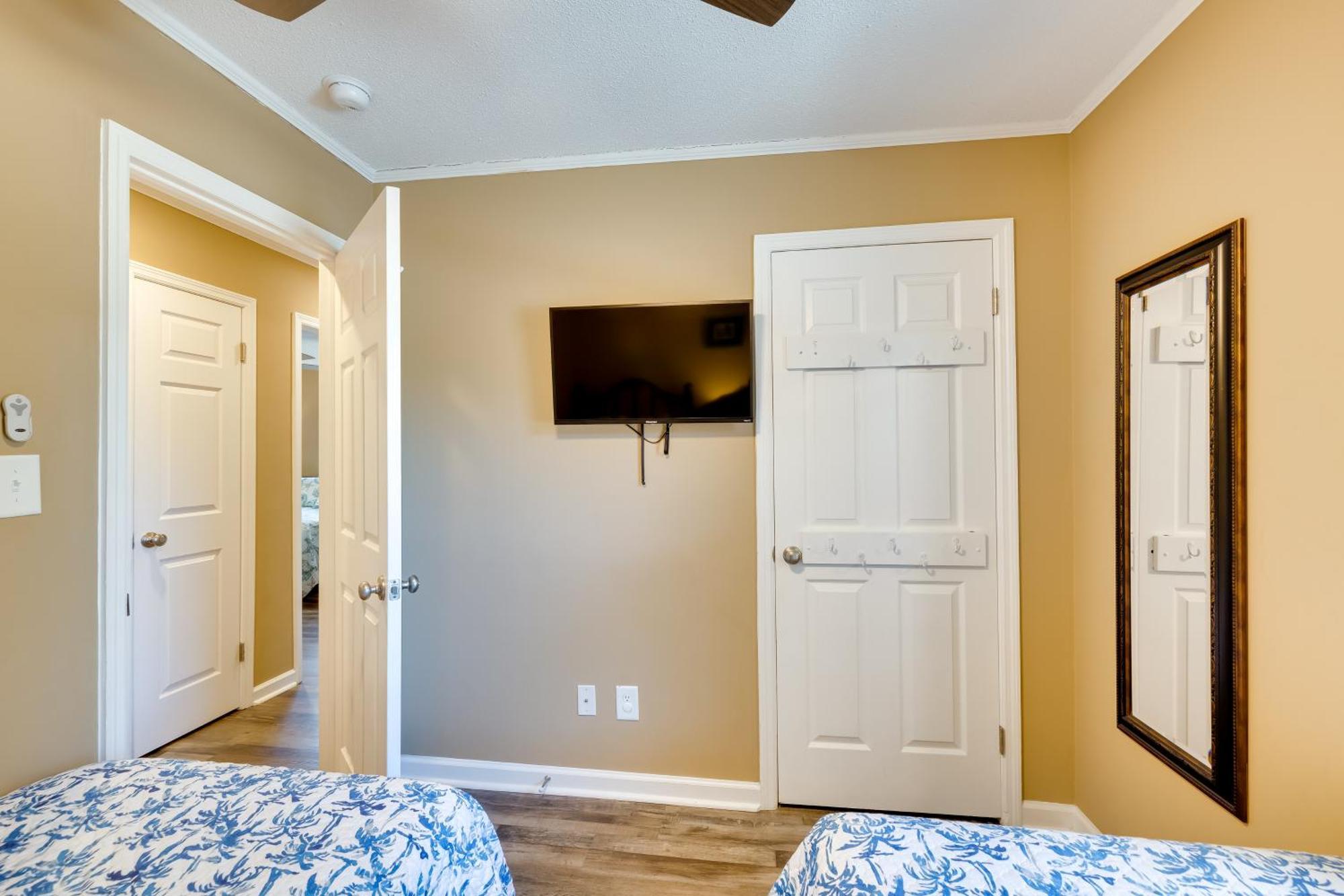 Lovely Emerald Isle Home, Walk To Beach! Ngoại thất bức ảnh
