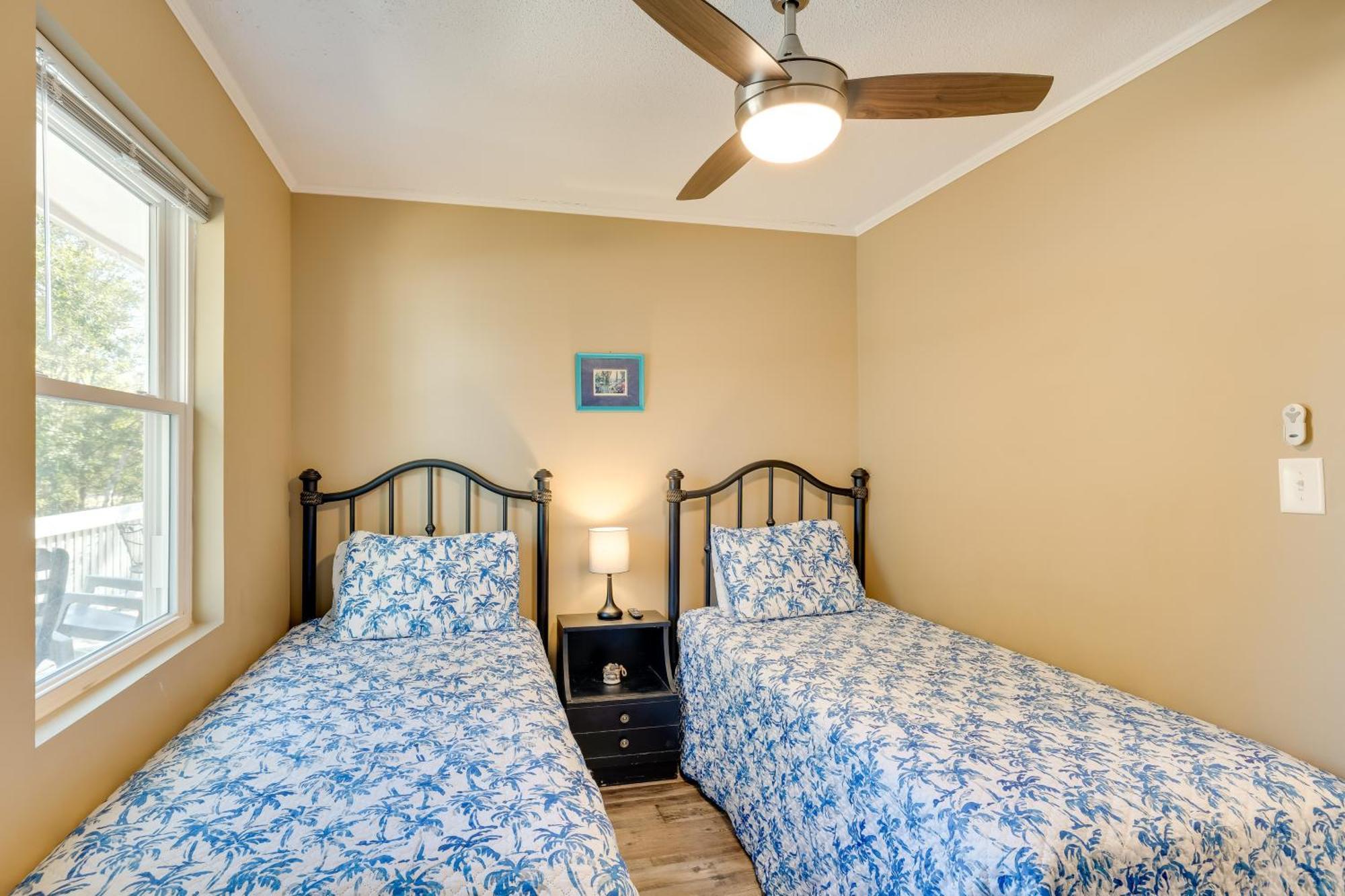 Lovely Emerald Isle Home, Walk To Beach! Ngoại thất bức ảnh