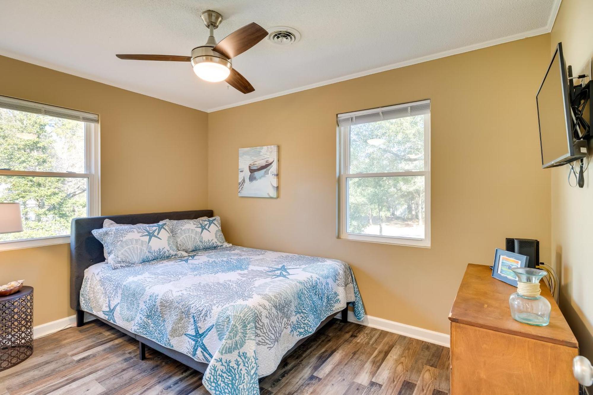Lovely Emerald Isle Home, Walk To Beach! Ngoại thất bức ảnh