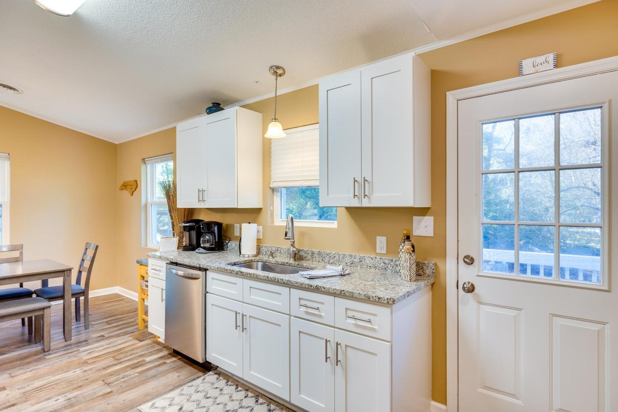 Lovely Emerald Isle Home, Walk To Beach! Ngoại thất bức ảnh