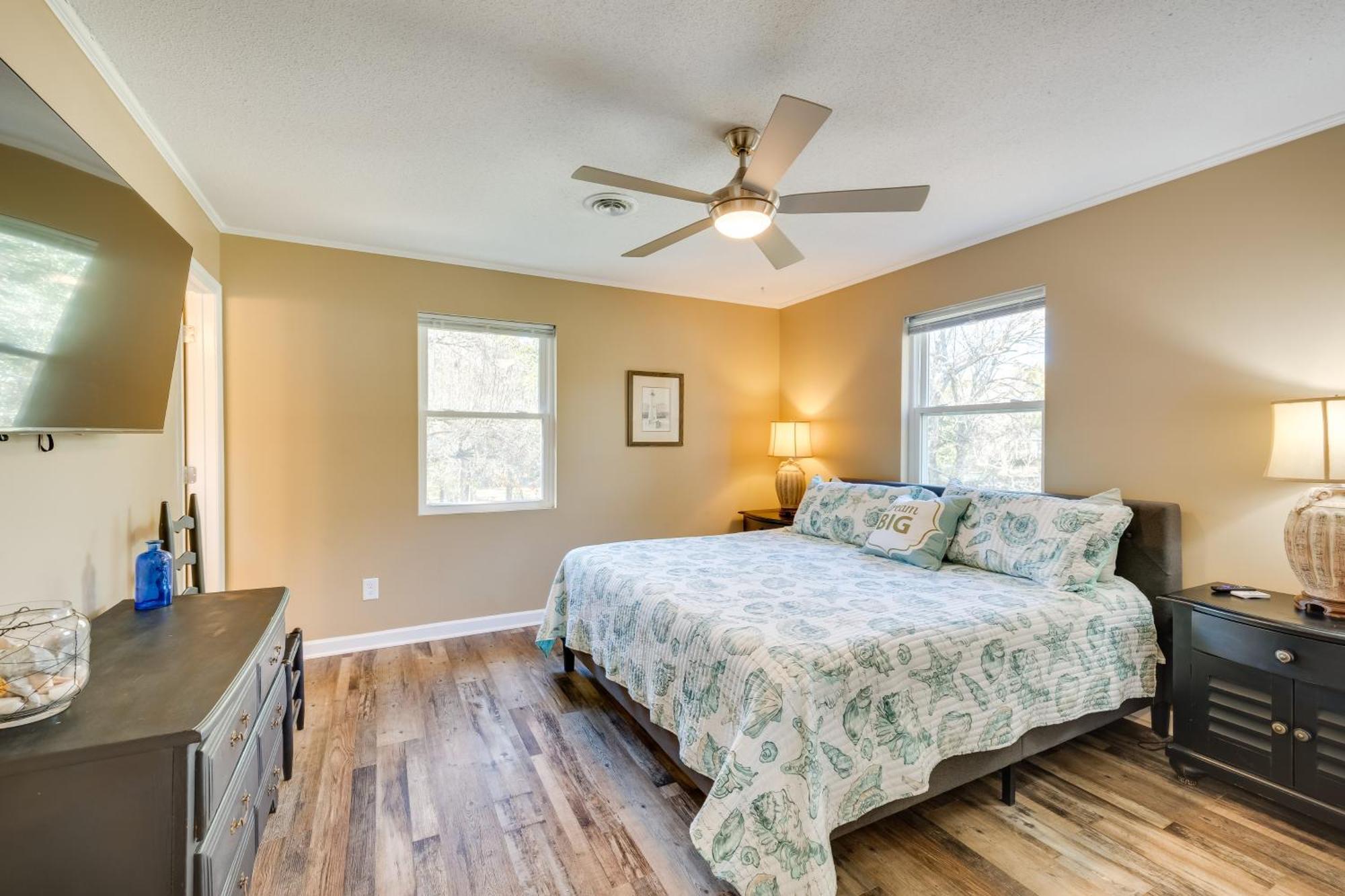 Lovely Emerald Isle Home, Walk To Beach! Ngoại thất bức ảnh